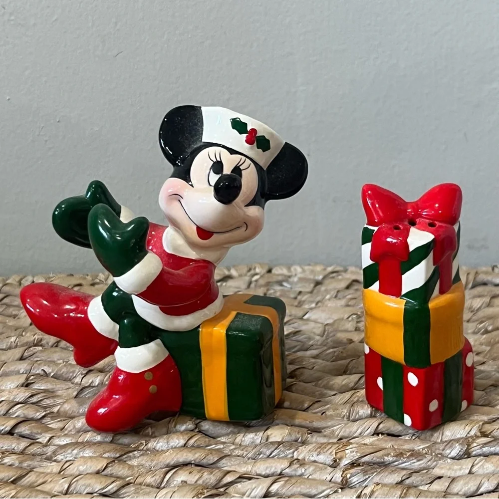 Disney Vintage Enesco Minnie Gifts Salt And Pepper‎ Shakers Christmas Holidays